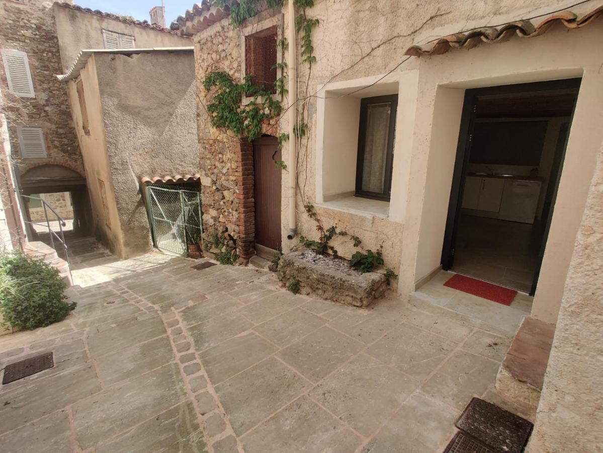 Logement Neuf Centre Du Village Aux Pieds Du Chateau グリモー エクステリア 写真