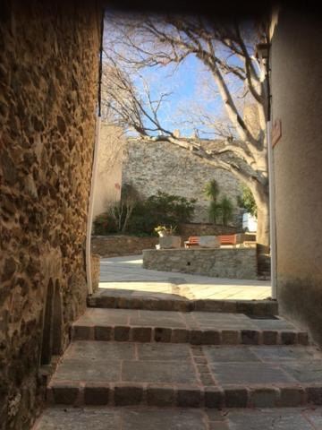 Logement Neuf Centre Du Village Aux Pieds Du Chateau グリモー エクステリア 写真