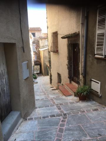Logement Neuf Centre Du Village Aux Pieds Du Chateau グリモー エクステリア 写真